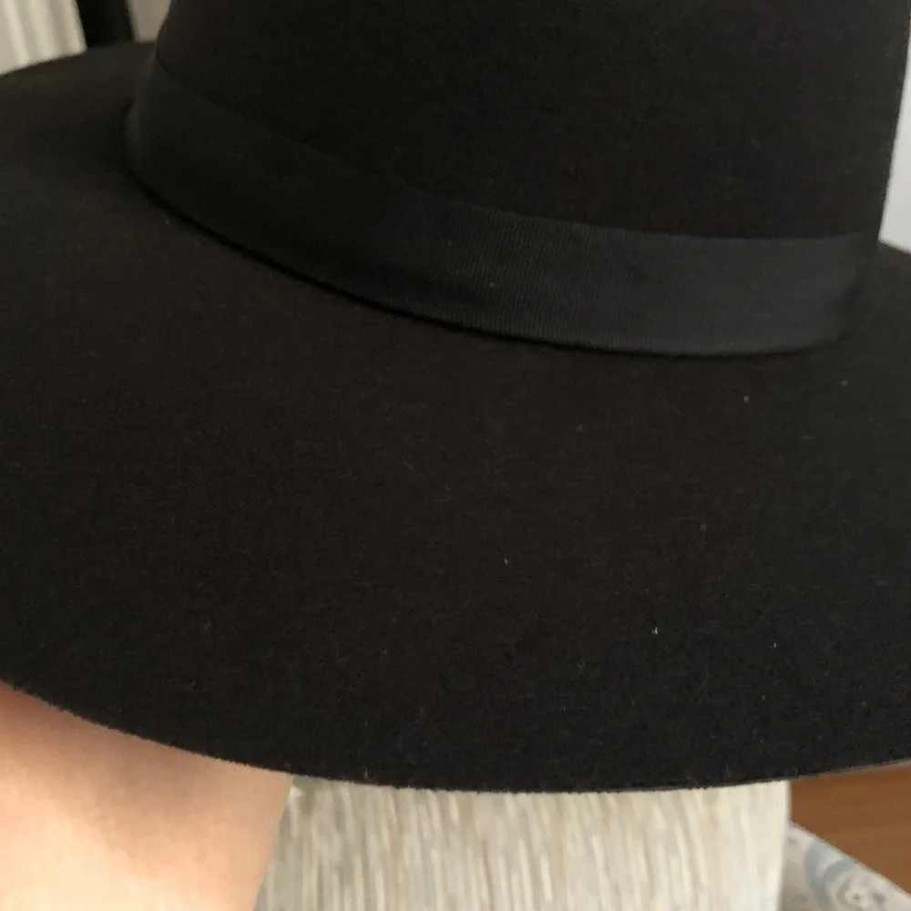 Wide-Brim Black Felt Hat with Grosgrain Band